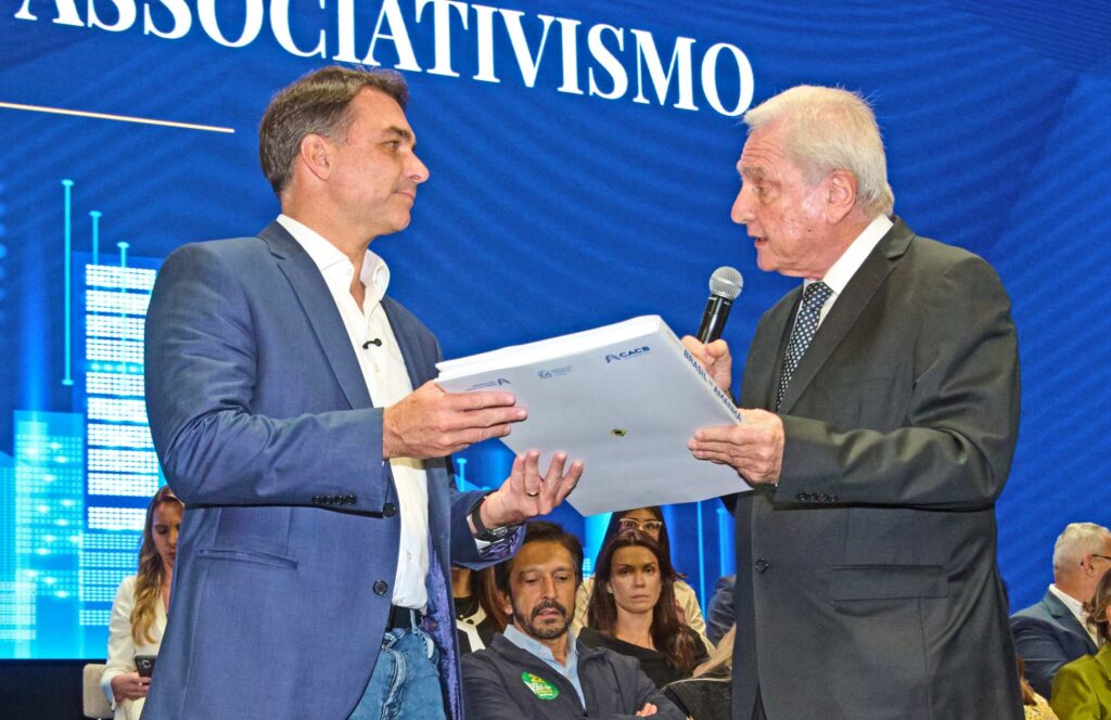 Setor produtivo entrega ao candidato Flávio Bolsonaro propostas para melhorar ambiente de negócios